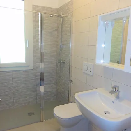 Bright Flat In A With Balcony * Μπιμπιόνε