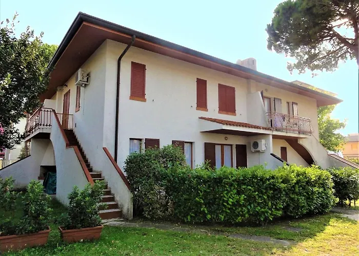 Διαμέρισμα Bright Flat In A With Balcony Μπιμπιόνε